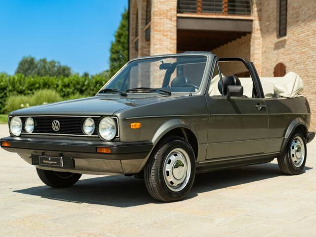 Immagine 1/50 di Volkswagen Golf Mk I Convertible 1.1 (1980)