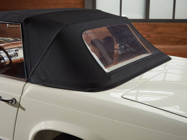 Mercedes-Benz 230 SL