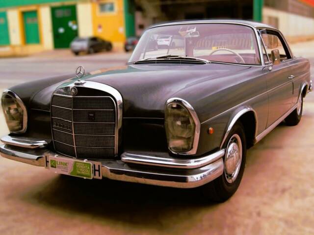 Image 1/9 de Mercedes-Benz 220 SE b (1962)