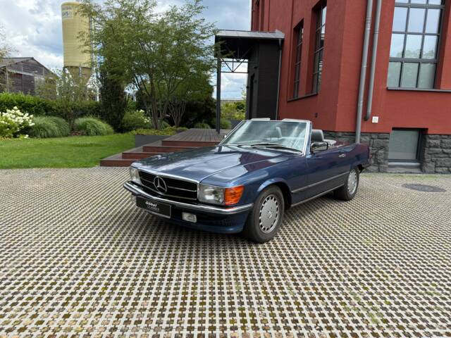 Afbeelding 1/30 van Mercedes-Benz 560 SL (1987)
