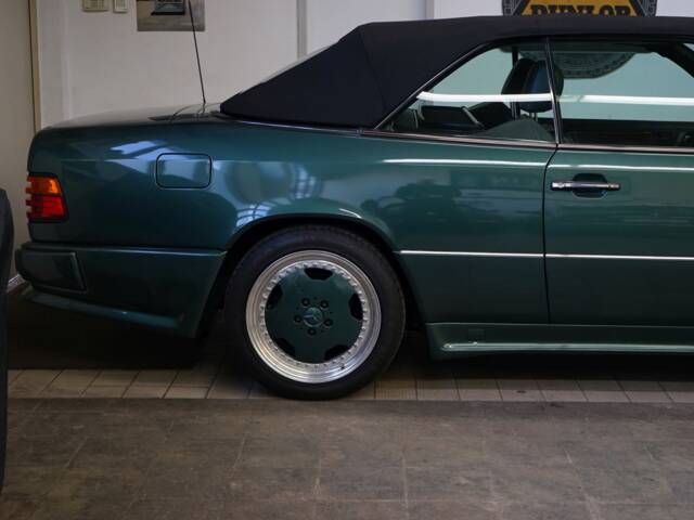 Mercedes-Benz 300 CE-24