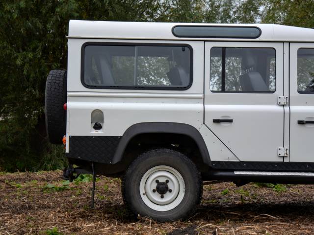 Land Rover Defender 110