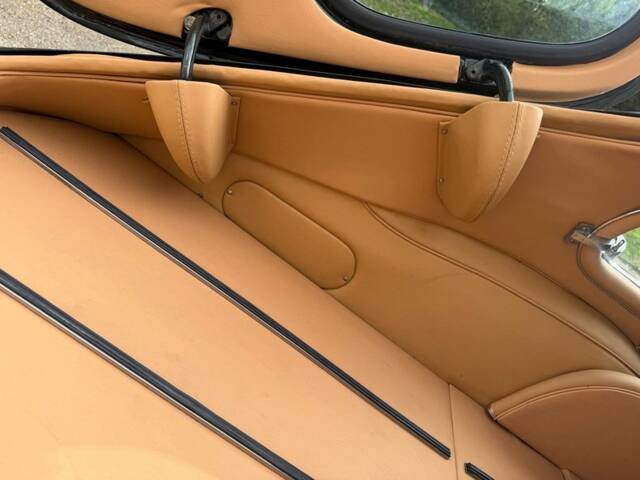 Jaguar E-Type V12 (2+2)