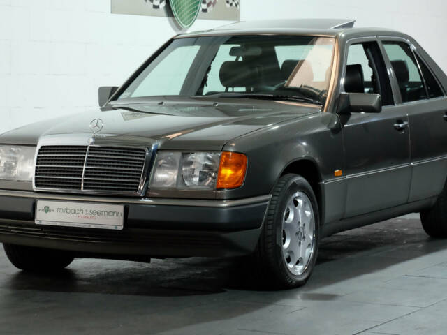 Bild 1/40 von Mercedes-Benz 250 TD (1990)