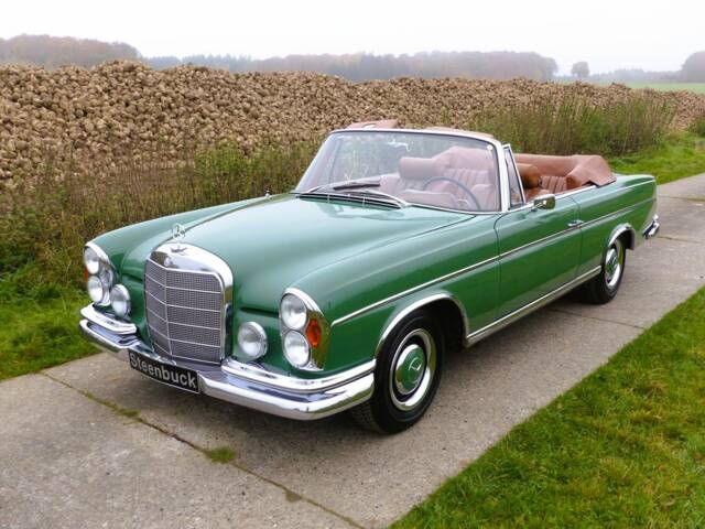 Mercedes-Benz 300 SE Cabriolet tundragrün 1966