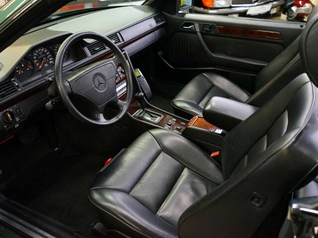 Mercedes-Benz 300 CE-24