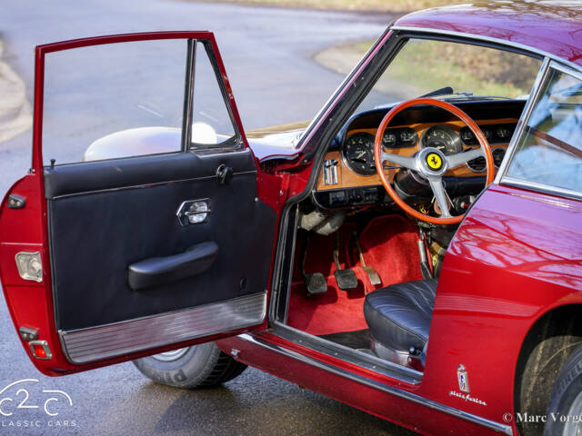 Ferrari 330 GT 2+2