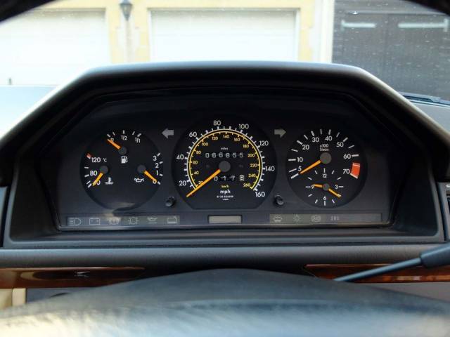 Mercedes-Benz 320 CE