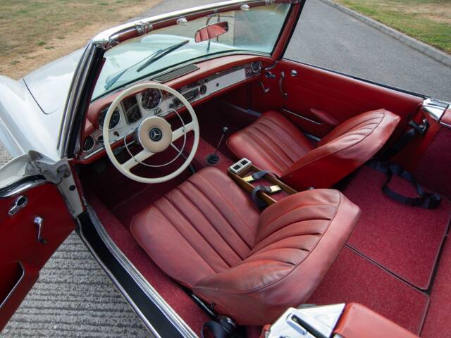 Mercedes-Benz 230 SL