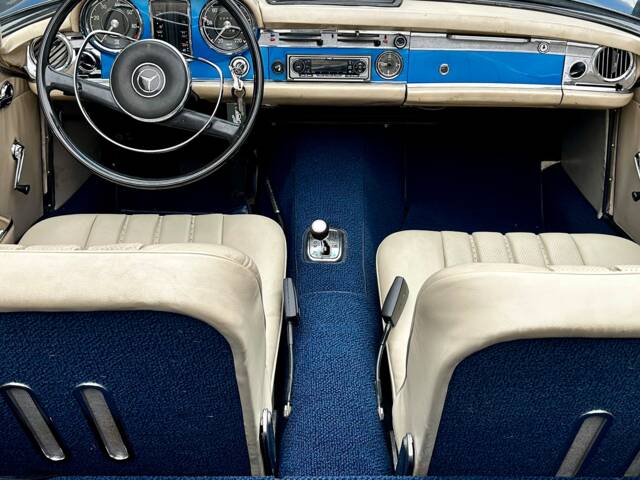 Mercedes-Benz 230 SL