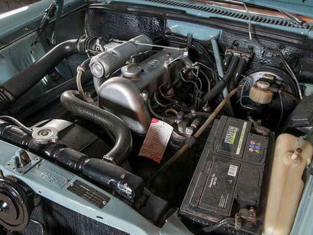 Mercedes-Benz 200 D