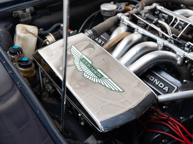 Aston Martin DBS V8