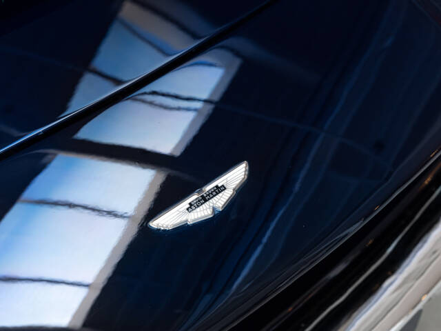 Aston Martin DBS V8