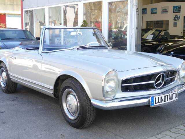 Mercedes-Benz 230 SL