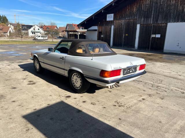 Mercedes-Benz 560 SL