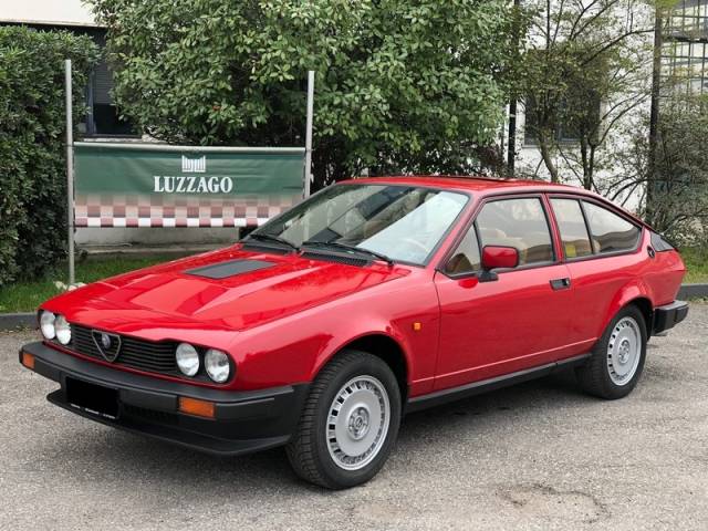 Image 1/49 of Alfa Romeo GTV 6 2.5 (1983)