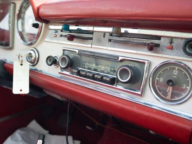 Mercedes-Benz 230 SL