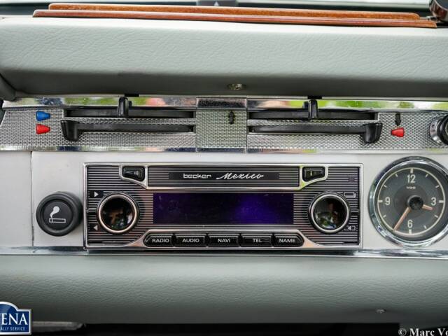 Mercedes-Benz 230 SL