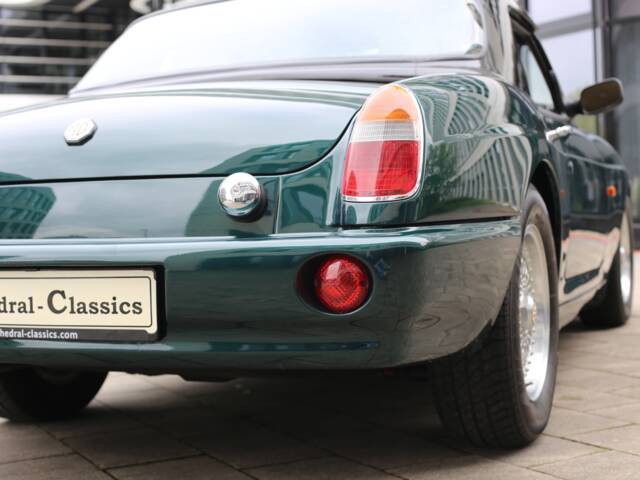MG RV8