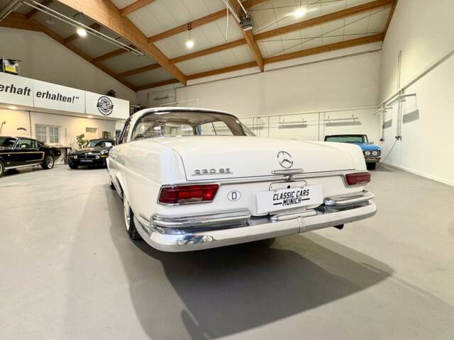 Mercedes-Benz 220 SE b
