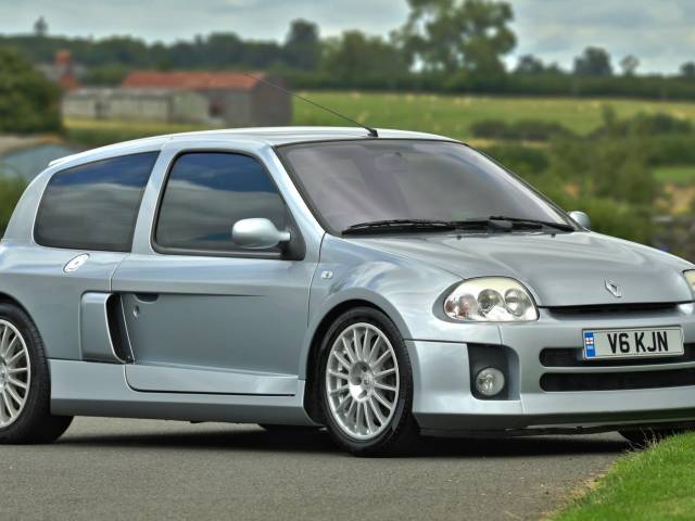 Image 1/50 of Renault Clio II V6 (2002)