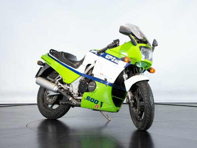 Kawasaki GPZ 600 R