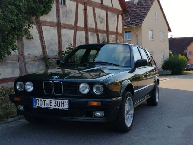 Image 1/21 de BMW 325i Touring (1989)