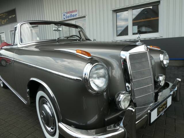 Mercedes-Benz 220 SE Cabriolet