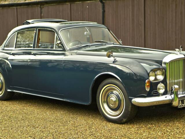 Image 1/50 of Bentley S 3 Continental Flying Spur (1963)
