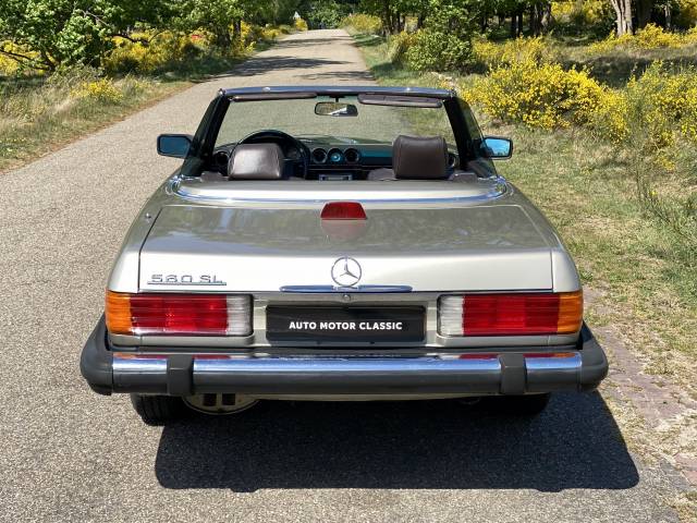 Mercedes-Benz 560 SL