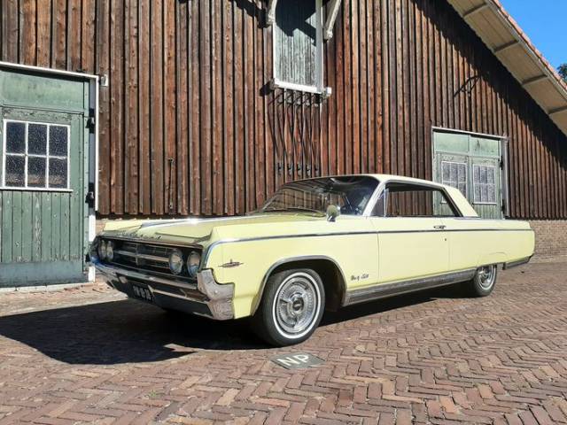 Image 1/9 of Oldsmobile Ninety-Eight (1964)