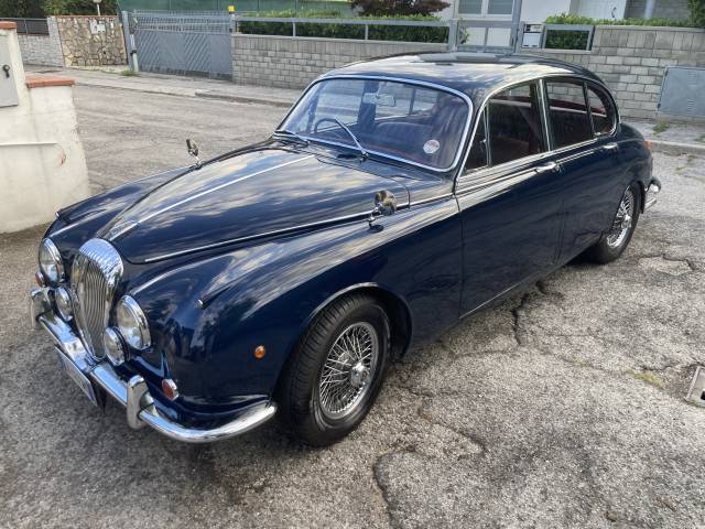 Daimler V8-250 Classic Cars for Sale - Classic Trader