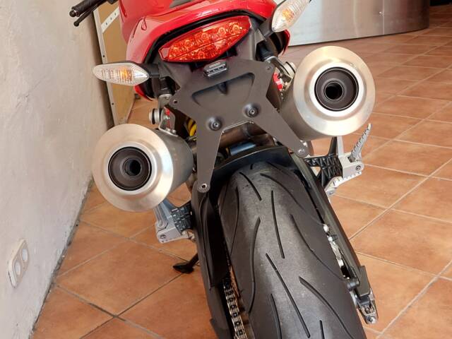 Ducati Monster 696 Plus