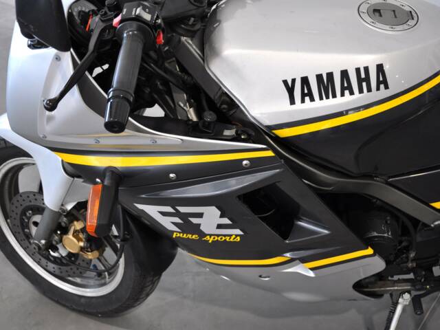 Yamaha FZ 750