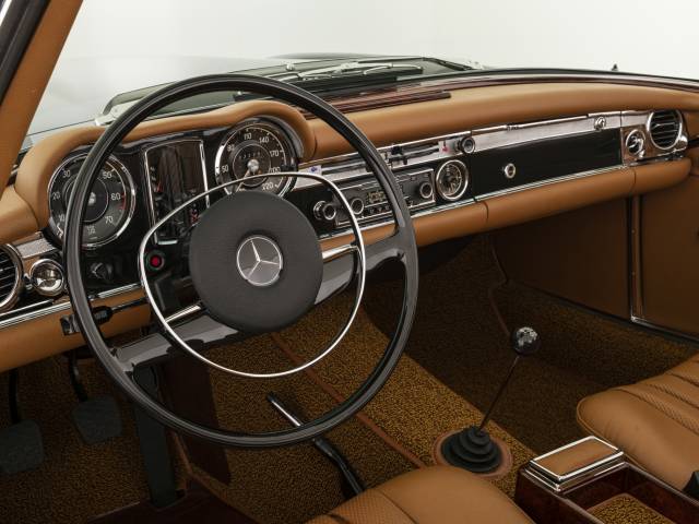 Mercedes-Benz 280 SL