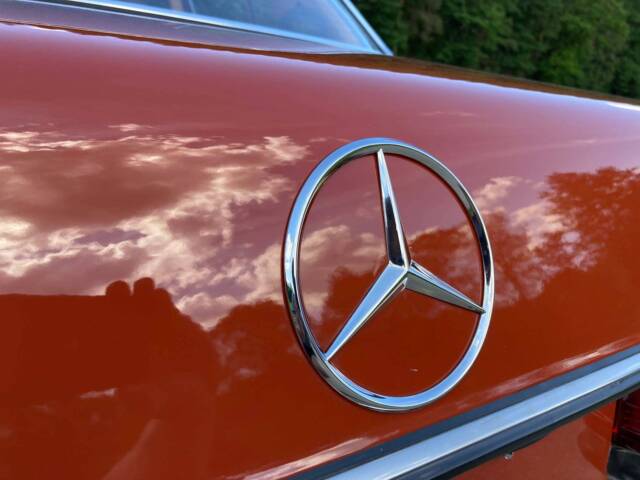 Mercedes-Benz 240 D