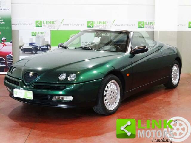 Image 1/10 de Alfa Romeo Spider 2.0 Twin Spark 16V (1995)