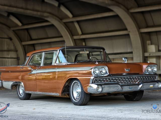 Ford Fairlane 500