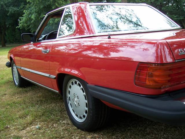 Mercedes-Benz 560 SL
