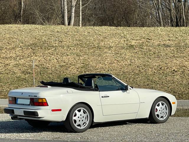 Porsche 944 S2
