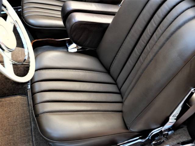 Mercedes-Benz 300 SE