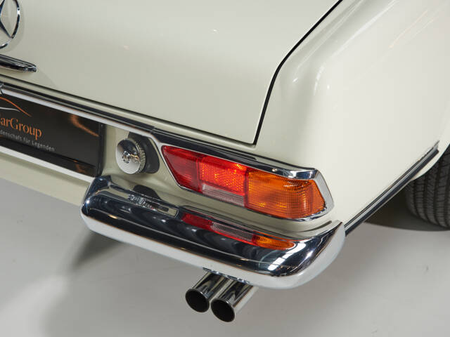 Mercedes-Benz 230 SL