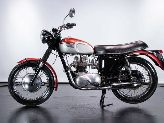 Triumph T 100 Daytona