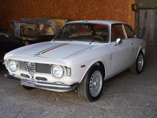 Bild 1/28 von Alfa Romeo Giulia GT 1300 Junior (1970)