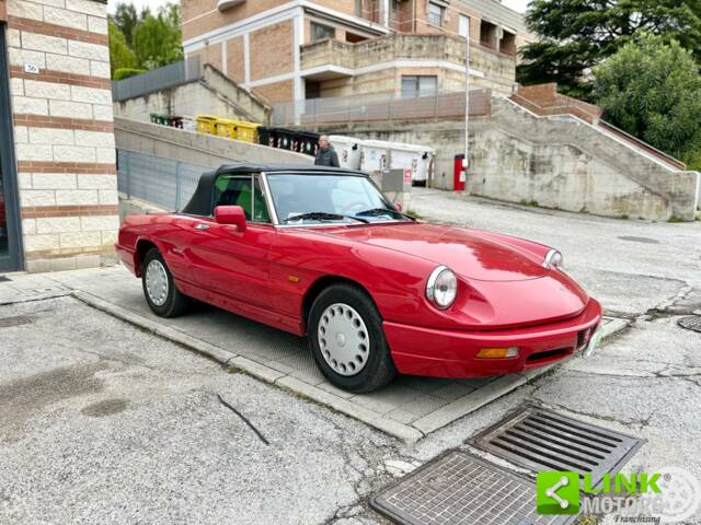 Image 1/10 de Alfa Romeo 1.6 Spider (1991)