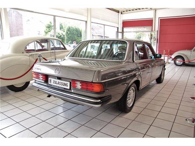 Mercedes-Benz 230 E