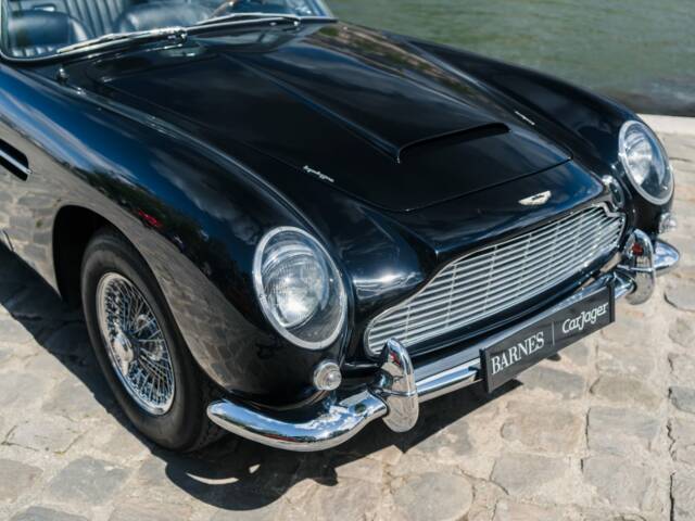 Aston Martin DB 5 Volante