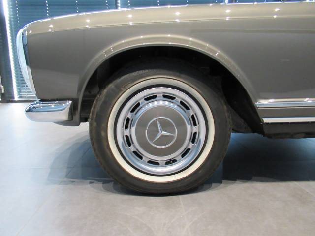 Mercedes-Benz 280 SL