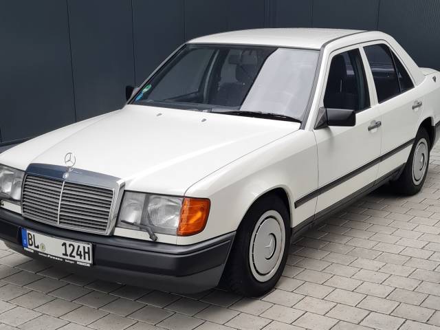 Image 1/13 of Mercedes-Benz 300 E (1985)