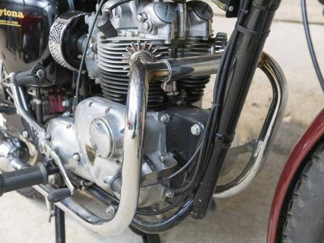 Triumph T 100 R Daytona